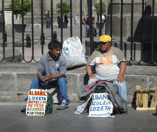Tasa de informalidad laboral en México aumenta a 55.1% en 2T26: Inegi