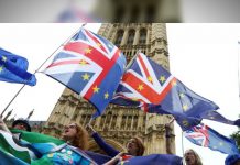 Miles de británicos marchan a dos años de salida de Reino Unido de UE