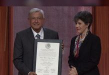 López Obrador recibe constancia de mayoría, ya es presidente electo