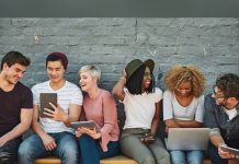 Gastan millennials cerca de 3 mil pesos en línea