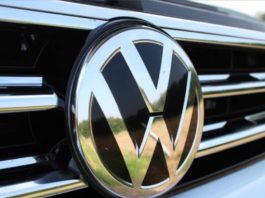Volkswagen intenta sortear crisis con pacto de reestructuración y recortes de empleo