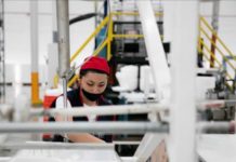 Desplome mundial de manufacturas se frena por reapertura de economías