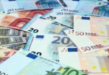 Euro cae a mínimos tras señales de más apoyo monetario en diciembre