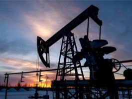 Petróleo cerró con fuerte ganancia en jornada volátil