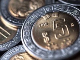 Peso supera las 18.50 unidades por dólar ante cautela sobre Medio Oriente