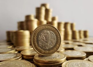 Peso perfila avance mensual y se prepara para decisión de tasas de Banxico
