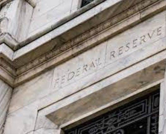 La Fed mantiene sus tasas de interés en decisión dividida