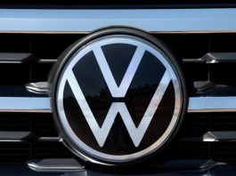 Volkswagen defiende recortes profundos mientras los competidores chinos se acercan a Europa