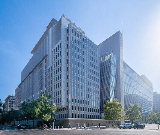 Banco Mundial recorta previsión de crecimiento global por tensiones comerciales