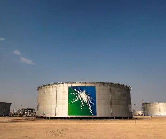 Saudi Aramco firma acuerdos con empresas francesas por más de 3.7 mil millones de dólares