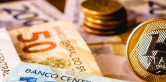 Real brasileño sube 4.5% frente al dólar tras primera vuelta entre Flávio Bolsonaro y Lula da Silva